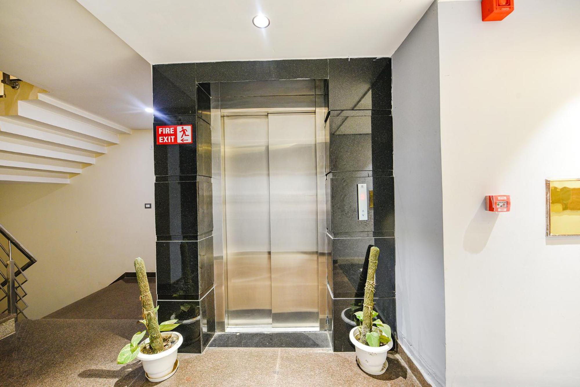Fabhotel Prime Apple Tree Residency 뉴델리 외부 사진